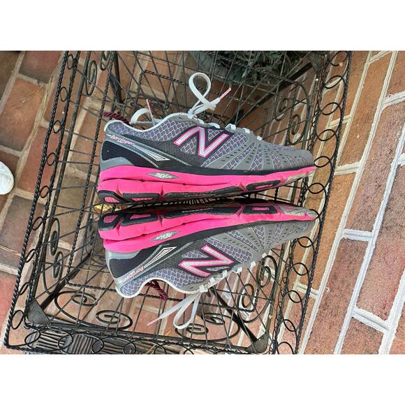 New Balance 890 V6 Running Shoe Women's Grey Pink Size 7.5 - Picture 4 of 9